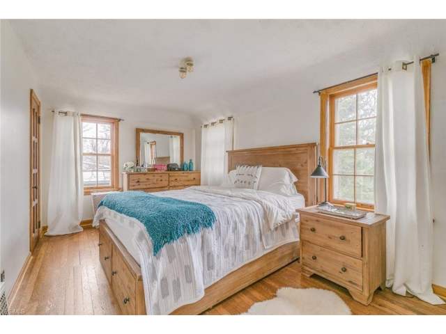Rustic Queen Bedroom Set In Willoughby Hills Lake County Ohio